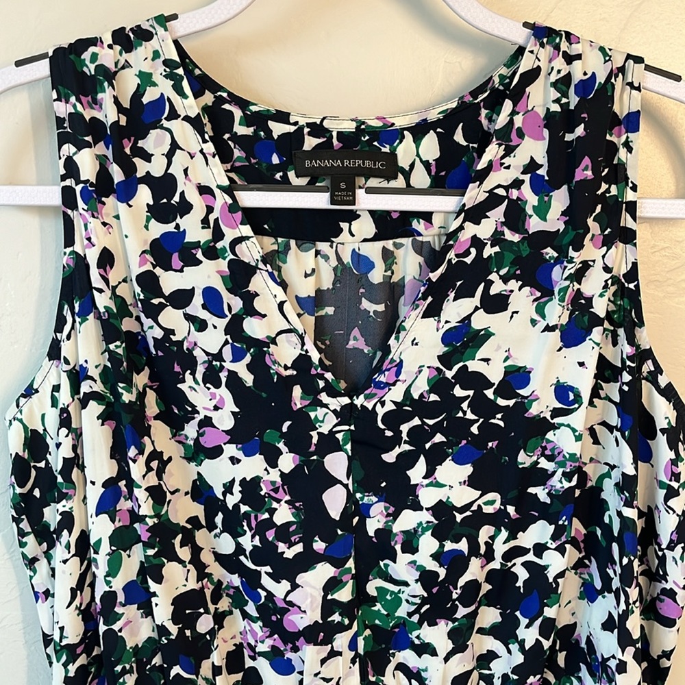 Like new, Banana Republic Sleeveless Top